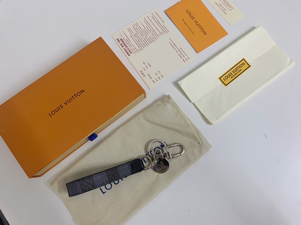 ブランドキーホルダー背面デザイン